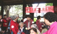 仁济敬老爱老 关爱退休职工一一我院开展敬老活动