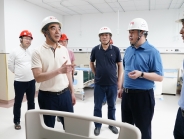 市卫健委谢强主任视察我院龙潭医院建设项目现场